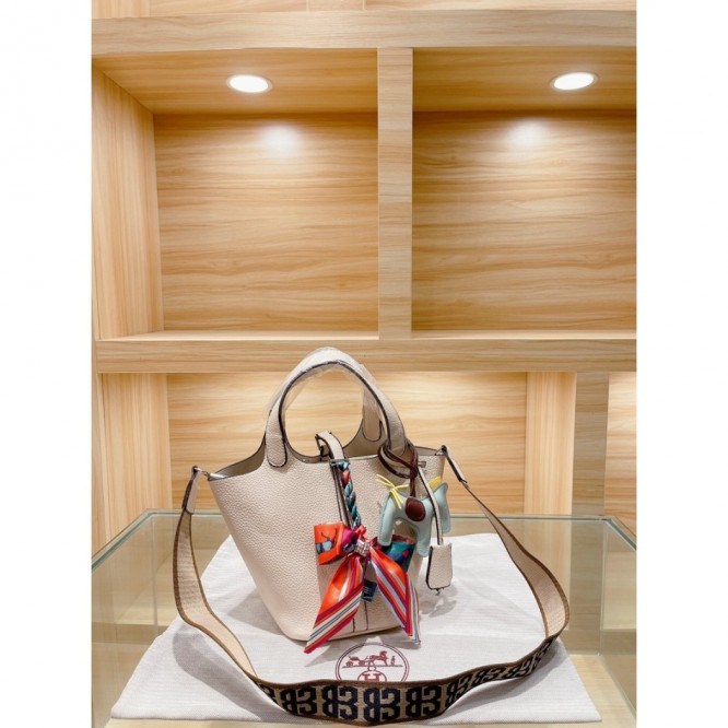 Hermes エルメス ☆ 2021年最新なクラシックな Picotin 20 手提げ袋